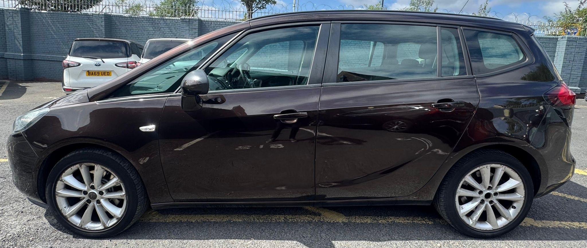 Vauxhall Zafira Tourer - 2.0 CDTi Exclusiv Auto Euro 5 5dr - MPV (2011 - 2016) Image